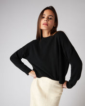 Load image into Gallery viewer, N.Peal Women&#39;s Relaxed Round Neck Cashmere Jumper Black
