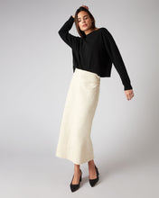Load image into Gallery viewer, N.Peal Women&#39;s Relaxed Round Neck Cashmere Jumper Black
