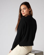 Load image into Gallery viewer, N.Peal Women&#39;s Relaxed Round Neck Cashmere Jumper Black
