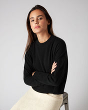Load image into Gallery viewer, N.Peal Women&#39;s Relaxed Round Neck Cashmere Jumper Black
