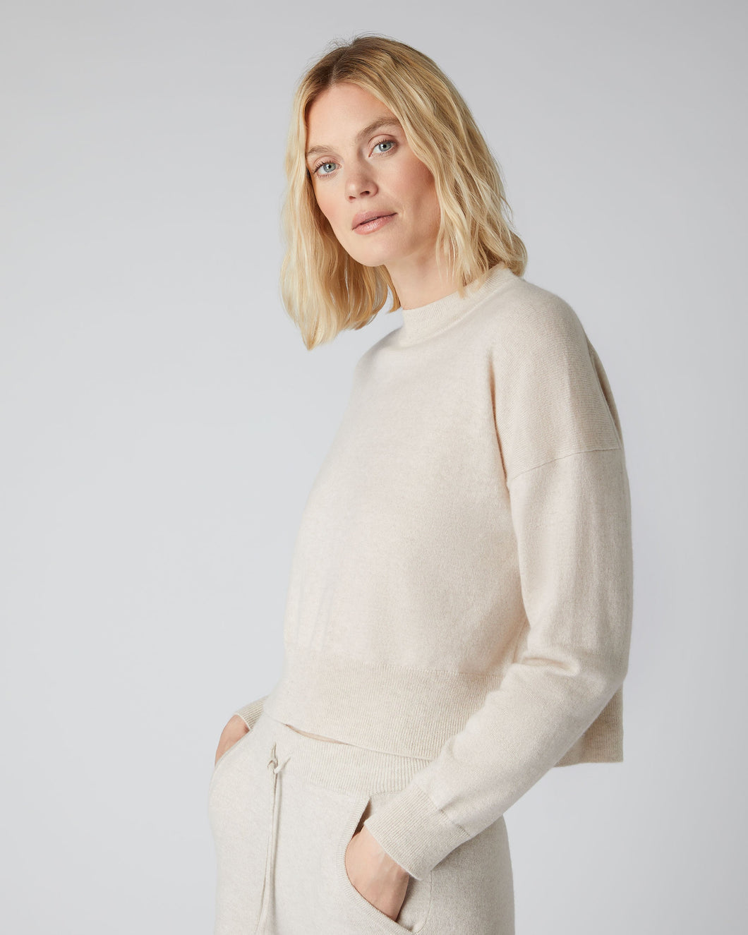 N.Peal Women's Relaxed Round Neck Cashmere Jumper Ecru White