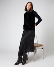 Load image into Gallery viewer, N.Peal Women&#39;s Shearling Ribbed Cashmere Gilet Navy Blue
