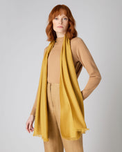 Load image into Gallery viewer, N.Peal Women's Pashmina Cashmere Stole Baroque Gold
