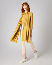 Load image into Gallery viewer, N.Peal Women&#39;s Pashmina Cashmere Shawl Baroque Gold
