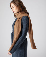 Load image into Gallery viewer, N.Peal Unisex Short Ribbed Cashmere Scarf Dark Camel Brown
