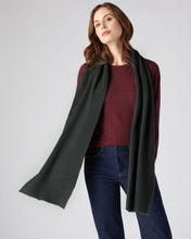 Load image into Gallery viewer, N.Peal Unisex Short Ribbed Cashmere Scarf Dark Green
