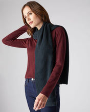Load image into Gallery viewer, N.Peal Unisex Short Ribbed Cashmere Scarf Grigio Blue
