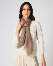 Load image into Gallery viewer, N.Peal Women&#39;s Ultrafine Pashmina Cashmere Shawl Dark Tan Brown
