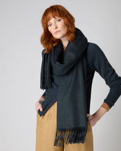 Load image into Gallery viewer, N.Peal Women&#39;s Woven Cashmere Shawl Grigio Blue
