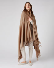 Load image into Gallery viewer, N.Peal Unisex Woven Cashmere Blanket Dark Tan Brown
