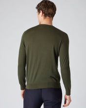 Load image into Gallery viewer, N.Peal Men&#39;s The Conduit Fine Gauge Cashmere Jumper Montana Green
