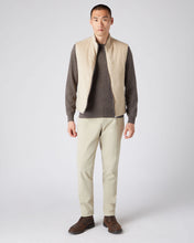 Load image into Gallery viewer, N.Peal Men&#39;s The Oxford Round Neck Cashmere Jumper Biscotti Brown
