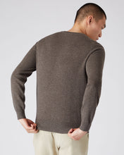 Load image into Gallery viewer, N.Peal Men&#39;s The Oxford Round Neck Cashmere Jumper Biscotti Brown
