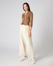 Load image into Gallery viewer, N.Peal Women&#39;s Darcie Superfine Cashmere Cropped Cardigan Dark Camel Brown
