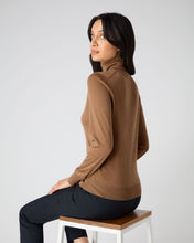 Load image into Gallery viewer, N.Peal Women's Margot Superfine Cashmere Roll Neck Jumper Dark Camel Brown
