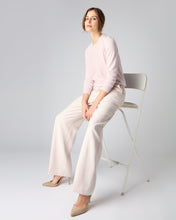 Load image into Gallery viewer, N.Peal Women&#39;s Evie Classic Round Neck Cashmere Jumper Quartz Pink
