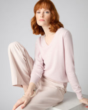Load image into Gallery viewer, N.Peal Women&#39;s Phoebe V Neck Cashmere Jumper Quartz Pink
