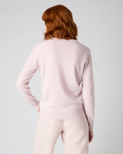 Load image into Gallery viewer, N.Peal Women&#39;s Phoebe V Neck Cashmere Jumper Quartz Pink
