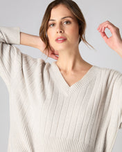 Load image into Gallery viewer, N.Peal Women&#39;s Wide Rib V Neck Cashmere Jumper Pebble Grey
