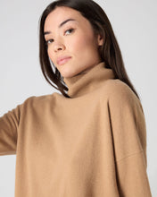 Load image into Gallery viewer, N.Peal Women&#39;s Relaxed Roll Neck Cashmere Jumper Sahara Brown
