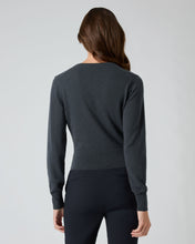 Load image into Gallery viewer, N.Peal Women's Crop V Neck Cashmere Jumper Grigio Blue
