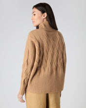 Load image into Gallery viewer, N.Peal Women&#39;s Relaxed Cable Roll Neck Cashmere Jumper Sahara Brown
