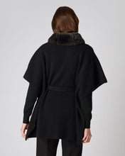 Load image into Gallery viewer, N.Peal Women&#39;s Cashmere Cape With Fur Collar Black
