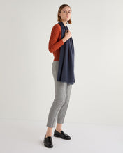Load image into Gallery viewer, N.Peal Women&#39;s Pashmina Cashmere Stole Caviar Blue
