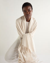 Load image into Gallery viewer, N.Peal Women&#39;s Woven Cashmere Shawl Frost White
