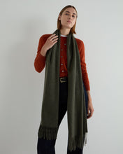 Load image into Gallery viewer, N.Peal Women&#39;s Woven Cashmere Shawl Moss Green
