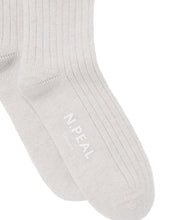 Load image into Gallery viewer, N.Peal Women&#39;s Rib Cashmere House Socks Fumo Grey
