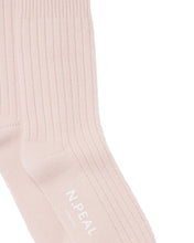 Load image into Gallery viewer, N.Peal Women&#39;s Rib Cashmere House Socks Quartz Pink
