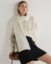 Load image into Gallery viewer, N.Peal Women&#39;s Cable Rib Cashmere Scarf With Lurex Snow Grey Sparkle
