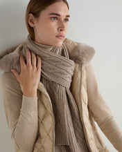 Load image into Gallery viewer, N.Peal Women&#39;s Cable Rib Cashmere Scarf Oatmeal Brown
