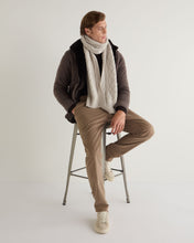 Load image into Gallery viewer, N.Peal Unisex Chunky Cable Cashmere Scarf Pebble Grey
