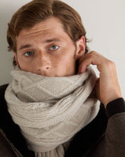 Load image into Gallery viewer, N.Peal Unisex Chunky Cable Cashmere Scarf Pebble Grey
