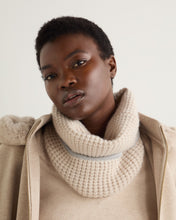 Load image into Gallery viewer, N.Peal Women&#39;s Waffle Stitch Cashmere Snood With Lurex Ecru White

