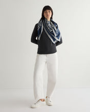 Load image into Gallery viewer, N.Peal Women&#39;s Cashmere Silk Printed Foulard Navy Blue 
