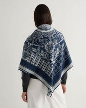 Load image into Gallery viewer, N.Peal Women&#39;s Cashmere Silk Printed Foulard Navy Blue 

