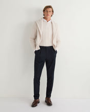 Load image into Gallery viewer, N.Peal Men&#39;s Thames Cable Round Neck Cashmere Jumper Frost White
