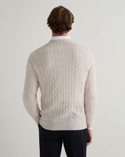 Load image into Gallery viewer, N.Peal Men&#39;s Thames Cable Round Neck Cashmere Jumper Frost White
