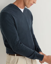Load image into Gallery viewer, N.Peal Men&#39;s Burlington V Neck Cashmere Jumper Caviar Blue
