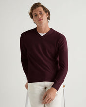 Load image into Gallery viewer, N.Peal Men&#39;s Burlington V Neck Cashmere Jumper Claret Red
