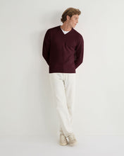Load image into Gallery viewer, N.Peal Men&#39;s Burlington V Neck Cashmere Jumper Claret Red
