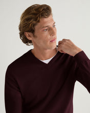 Load image into Gallery viewer, N.Peal Men&#39;s Burlington V Neck Cashmere Jumper Claret Red

