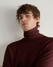 Load image into Gallery viewer, N.Peal Men&#39;s Trafalgar Roll Neck Cashmere Jumper Claret Red

