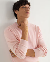 Load image into Gallery viewer, N.Peal Men&#39;s Oxford Round Neck Cashmere Jumper Pale Pink
