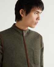 Load image into Gallery viewer, N.Peal Men&#39;s Shaftsbury Suede Trim Cashmere Gilet Moss Green
