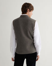 Load image into Gallery viewer, N.Peal Men&#39;s Shaftsbury Suede Trim Cashmere Gilet Wood Smoke Brown
