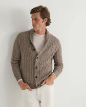Load image into Gallery viewer, N.Peal Men&#39;s Garrick Shawl Cable Cashmere Cardigan Heather Hazel Brown
